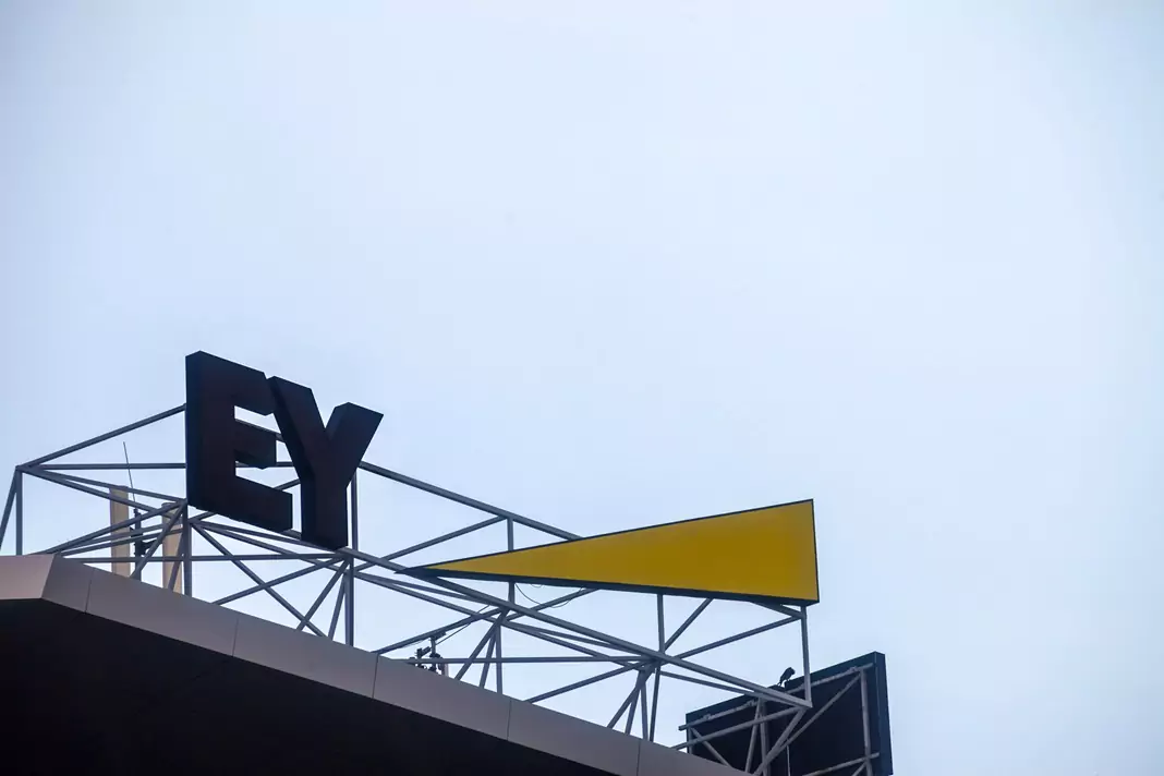 EY
